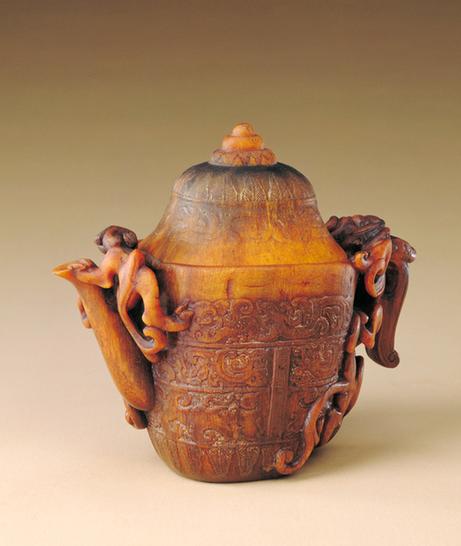 鲍天成款犀角雕螭纹执壶