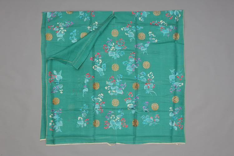 绿色芝麻纱绣秋海棠金团寿字纹袍料