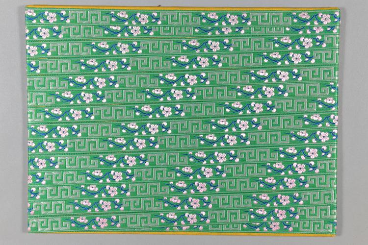 绿色缎地枝梅花回纹绦