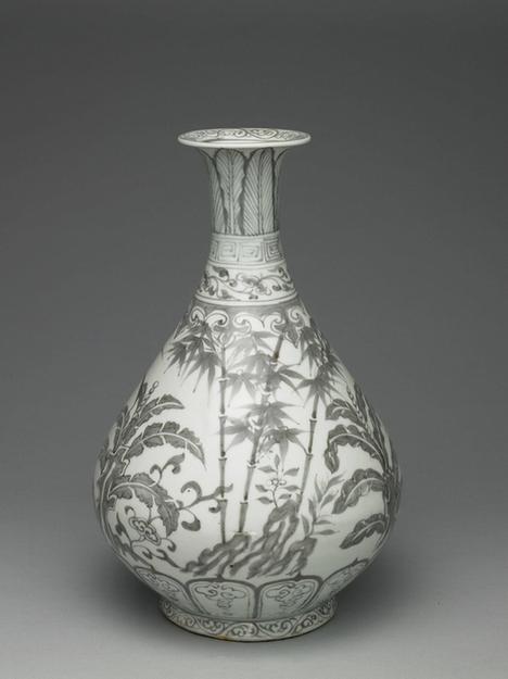 釉里红三友玉壶春瓶