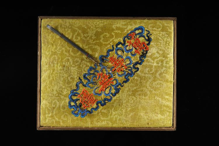 点翠镶料珠万寿无疆纹头花