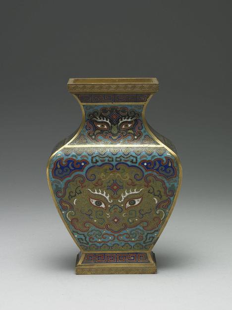 掐丝珐瑯兽面纹扁方瓶