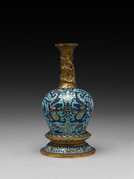 景泰款掐丝珐琅双夔捧寿纹花瓶