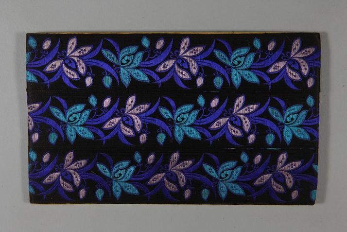 元青色缎地淡彩串枝兰花纹绦