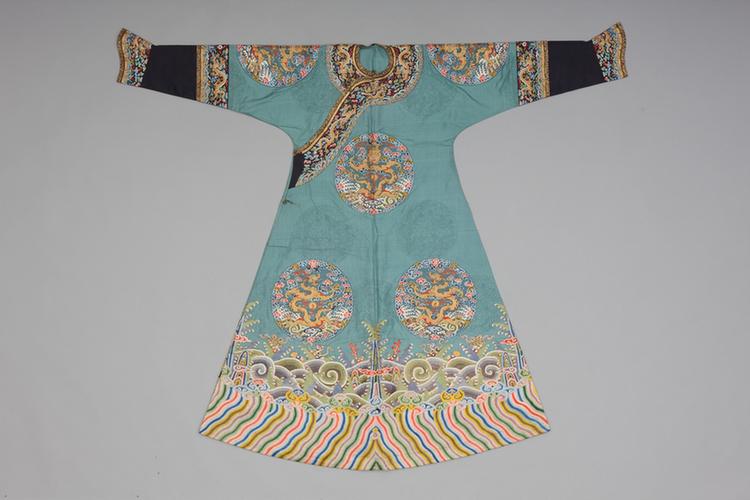 绿色纱缀绣八团彩云金夔龙纹女单龙袍