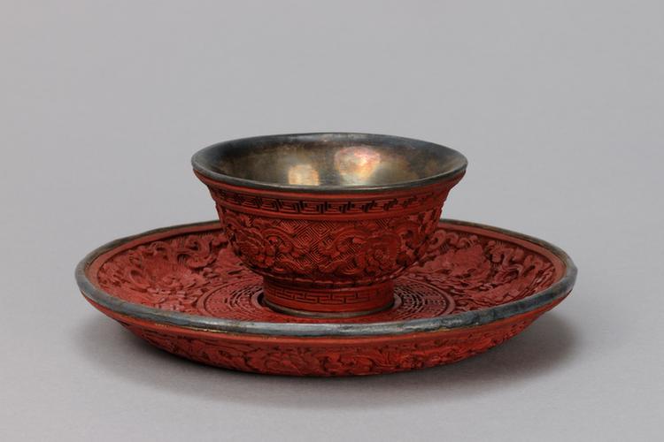 剔红寿字莲花蝙蝠纹银里杯碟