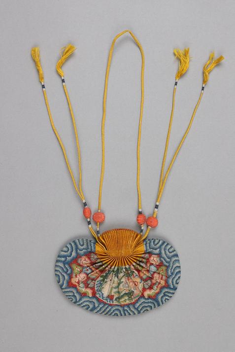 黄色缎口满纳地景纹腰圆荷包