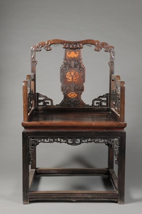 紫檀木雕云蝠花纹椅