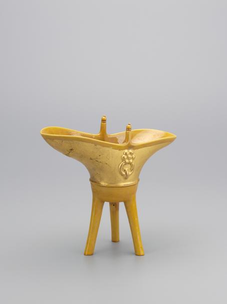 乾隆款黄釉涂金爵