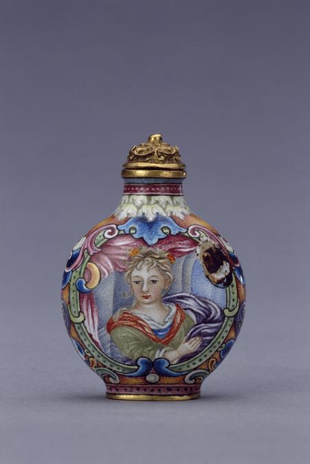 乾隆款画珐琅开光西洋仕女图鼻烟壶