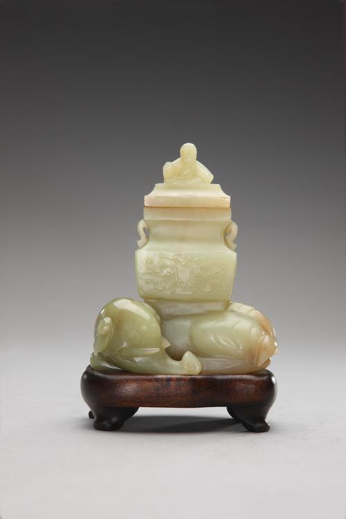 黄玉驮宝瓶卧象