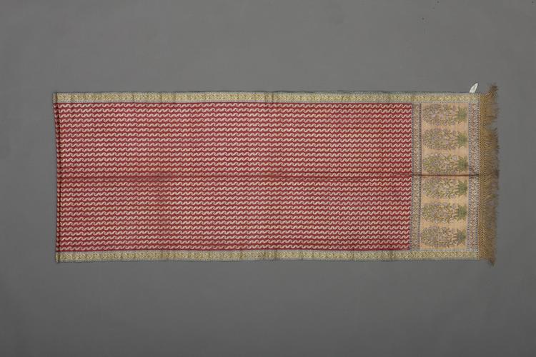 酱紫色地曲水纹回回锦