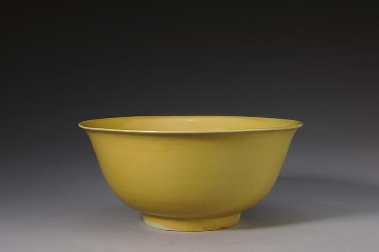 嘉靖款黄釉碗