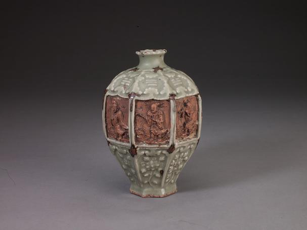 龙泉窑青釉褐斑露胎塑贴八仙人物图八棱梅瓶