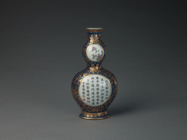 乾隆款祭蓝地描金开光粉彩花卉诗句纹壁瓶