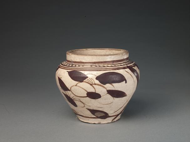 白地黑花朵花纹小罐