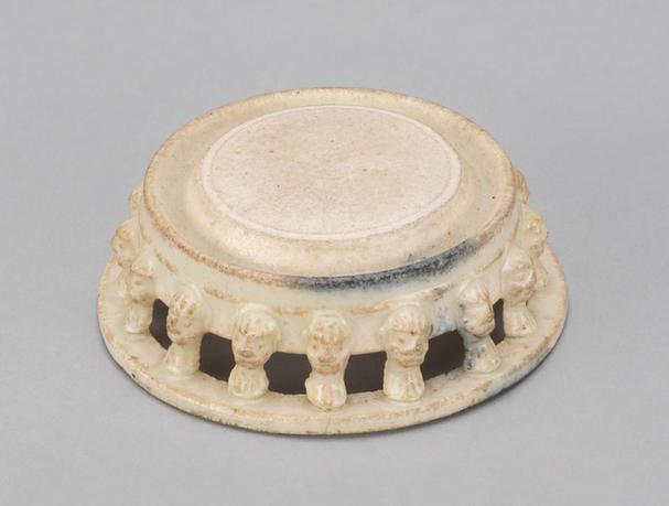 十六兽面柱圈足辟雍白瓷砚