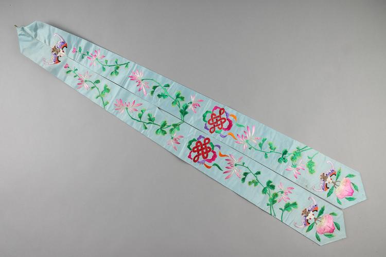 湖色缎绣花卉纹帽飘带
