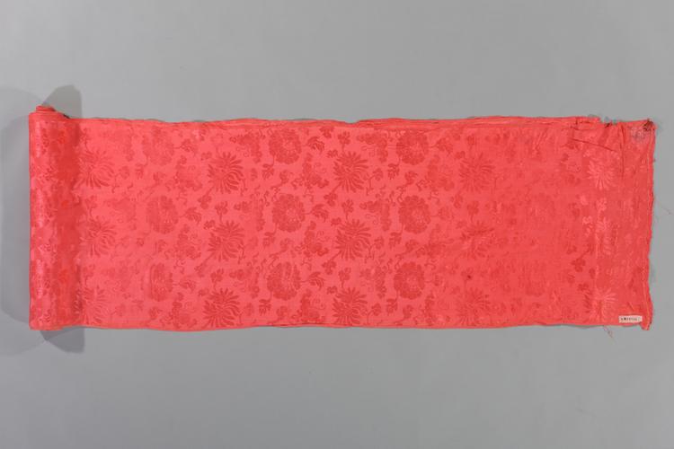 粉色蝶菊纹绉绸