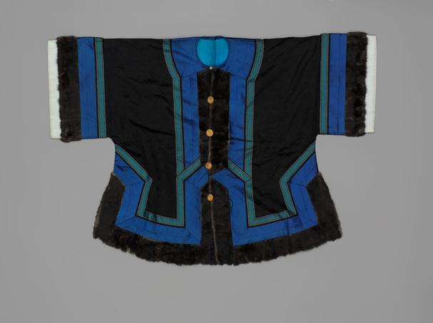 玄青色蝙蝠纹暗花缎镶貂皮边对襟棉马褂