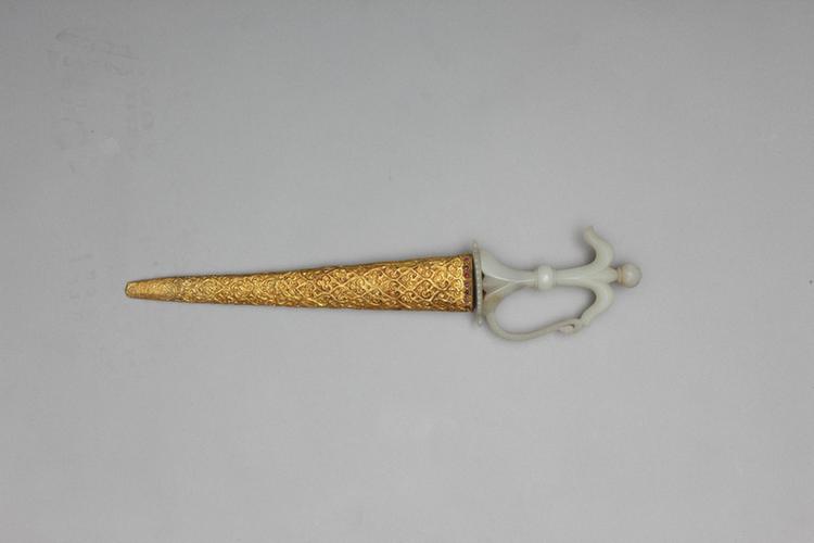玉雕花柄铜镀金鞘匕首