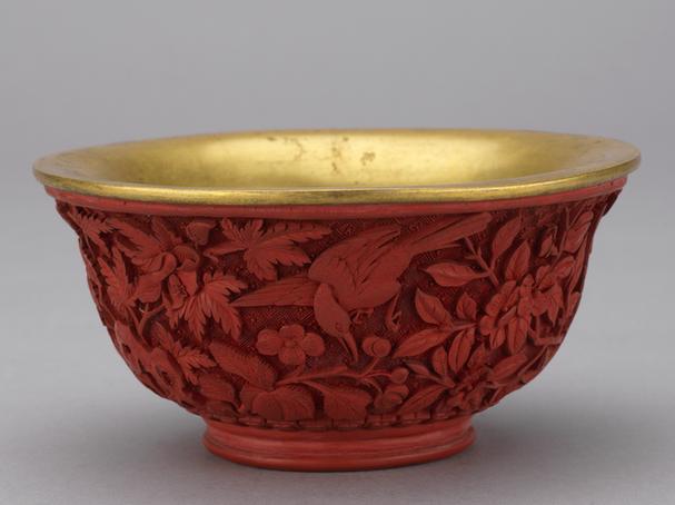 乾隆款剔红花鸟图铜鎏金里碗