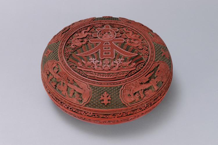 剔红寿春图开光山水人物图圆盒