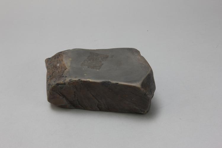 端石带眼随形砚材