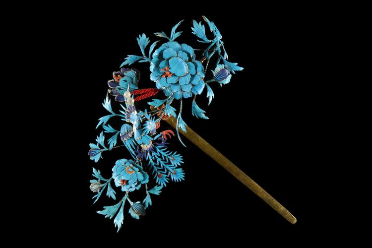 点翠凤吹牡丹纹头花