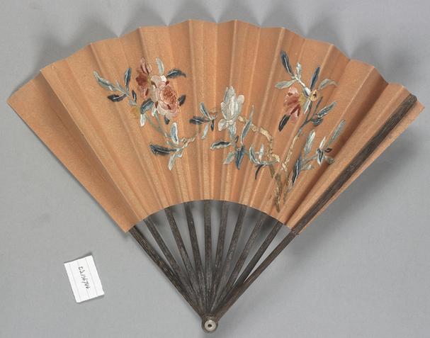 棕竹股纸绢面绣画石榴花栀子图面折扇