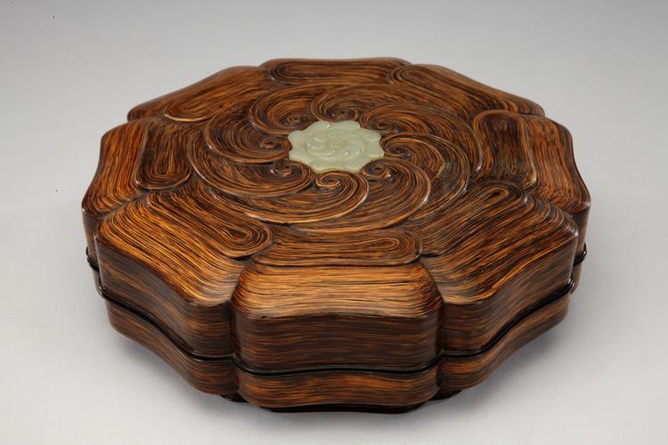 棕竹嵌竹丝葵瓣式盒