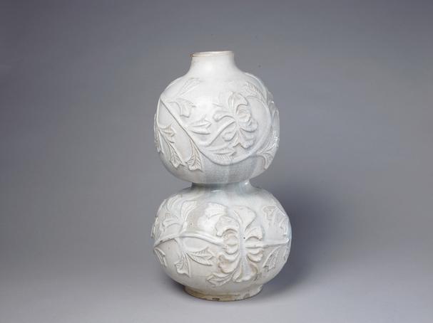 宜兴窑仿钧釉凸花葫芦瓶