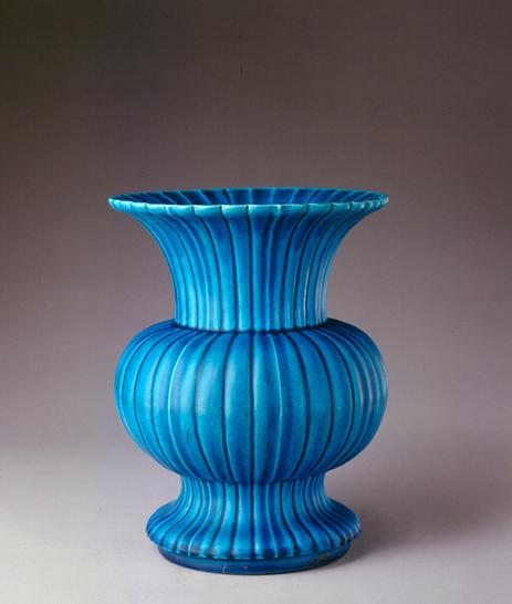 孔雀绿釉菊瓣渣斗