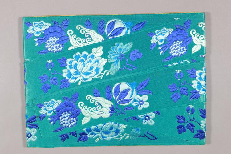 品月色缎地三蓝三多牡丹纹绦