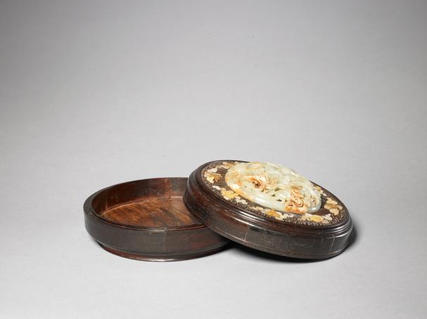 紫檀嵌玉螺钿八宝纹圆盒