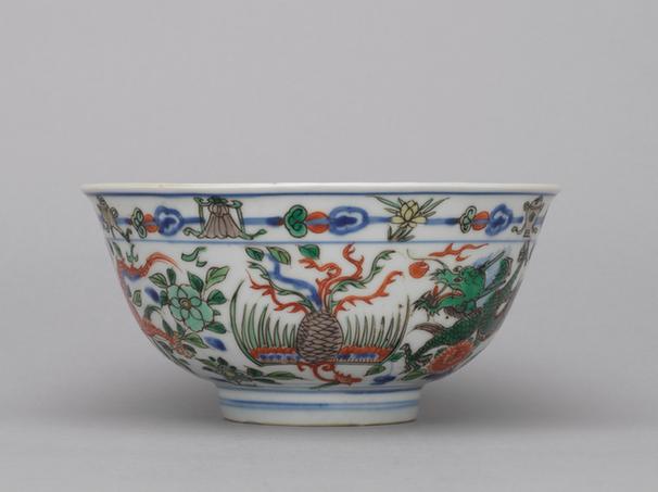 康熙款五彩龙凤穿花纹碗