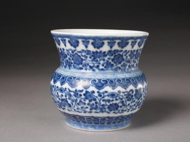 道光款青花缠枝花纹渣斗