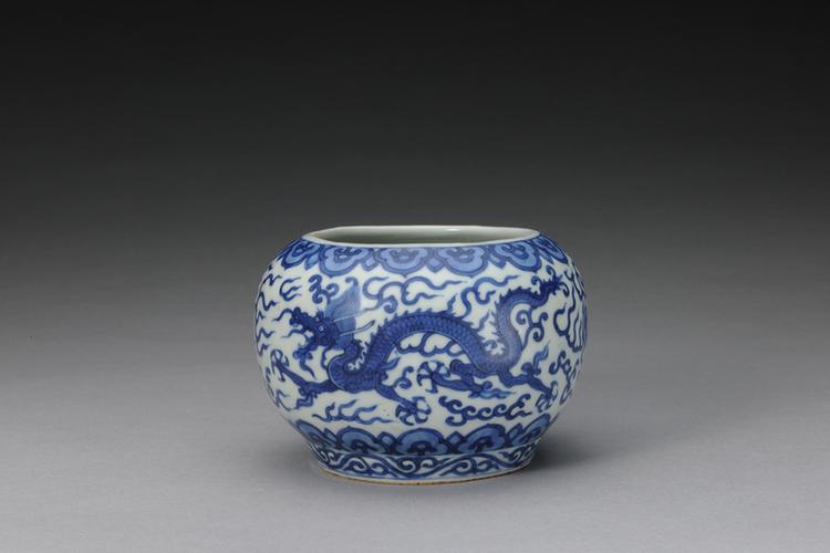 万历款青花二龙戏珠纹缸