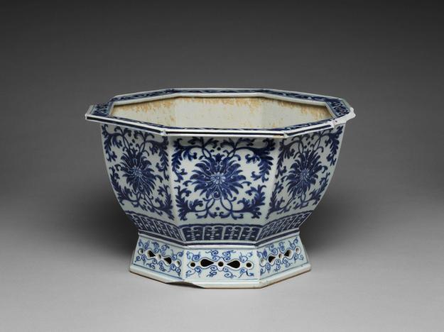 官窑 青花番莲花盆-2