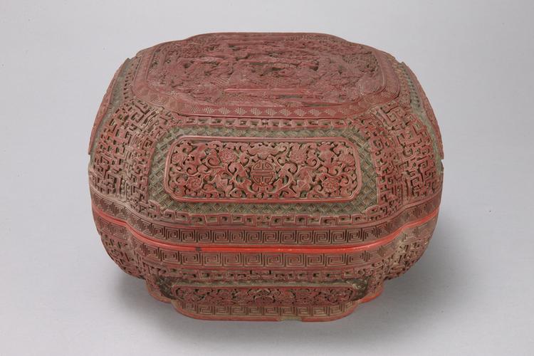 剔红八仙图开光福寿纹四方委角盒