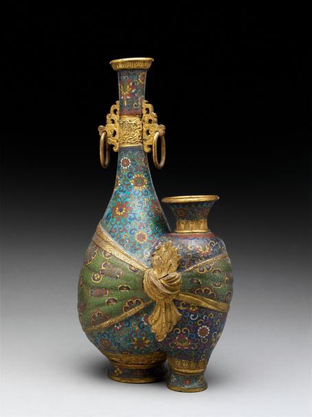 乾隆款掐丝珐琅袱系纹双连瓶