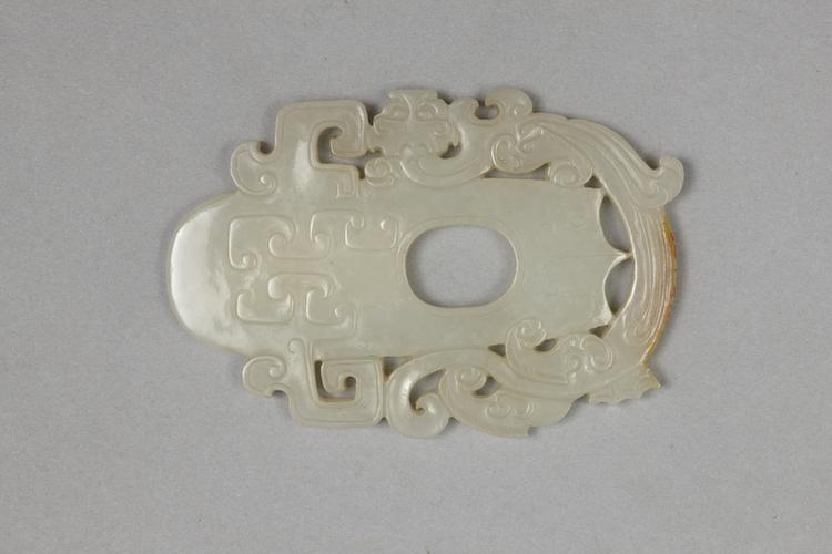 白玉蟠螭纹鸡心式佩