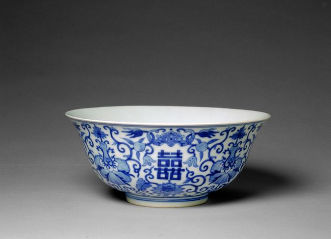 青花双“喜”字桃蝠大碗