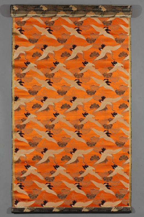 杏黄色地松鹤纹织金锦