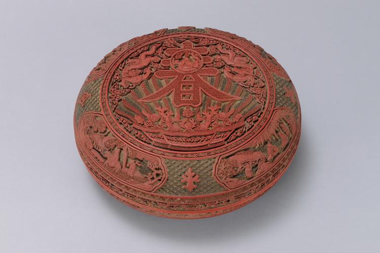 乾隆款剔红寿春图开光山水人物图圆盒