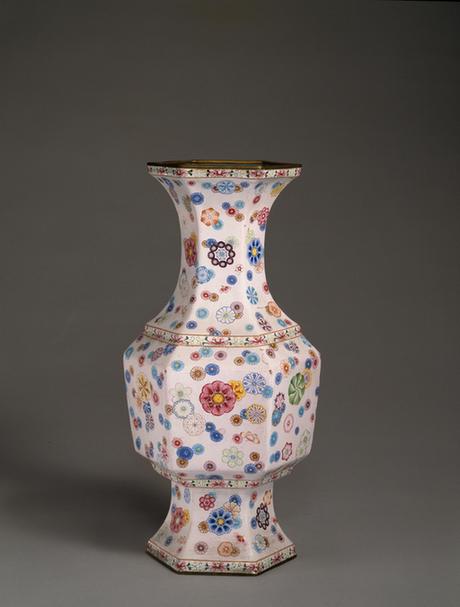 乾隆款画珐琅团花纹六方瓶