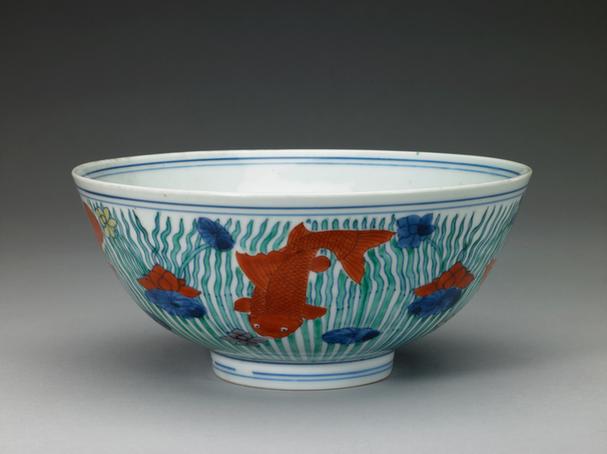 成化款斗彩鱼藻纹碗