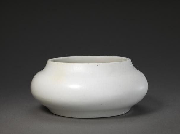 德化窑白釉划花暗八仙图洗