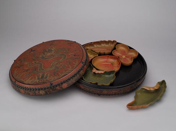 描金彩漆云龙戏珠纹鼓式攒盒