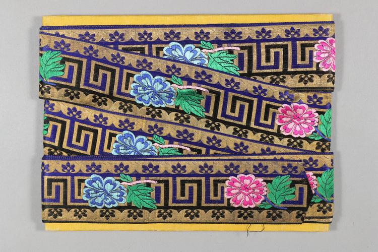 宝蓝色缎地牡丹回纹绦